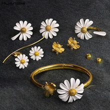 Load image into Gallery viewer, HUANZHI 2020 New Design Gold Color Daisy Flower Bee Animal Asymmetry Adjustable Buckle Bracelet for Women Girl Set Jewelry Party
